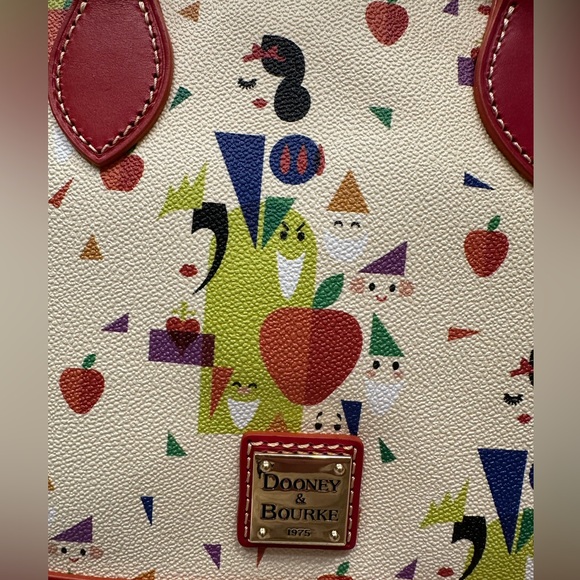 Dooney & Bourke NWT Snow White 85th Anniversary Satchel purse FAC-070638 - Picture 3 of 10